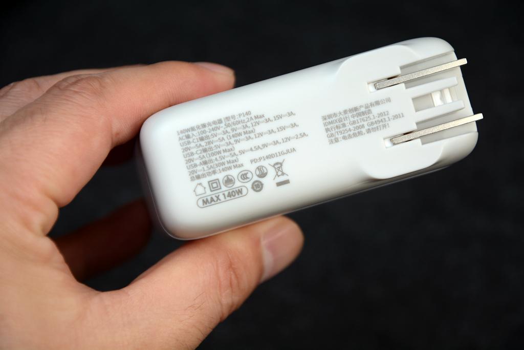 三口快充，出行無憂 IDMIX大麥140W氮化鎵充電器，商務差旅的智能能量站